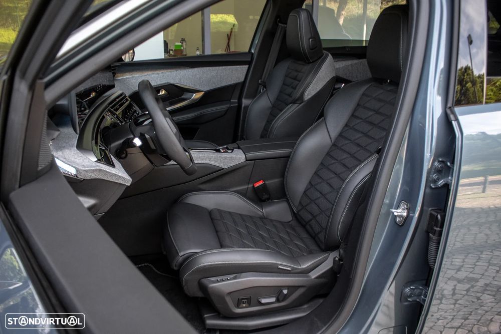 Peugeot E-5008 GT - 32