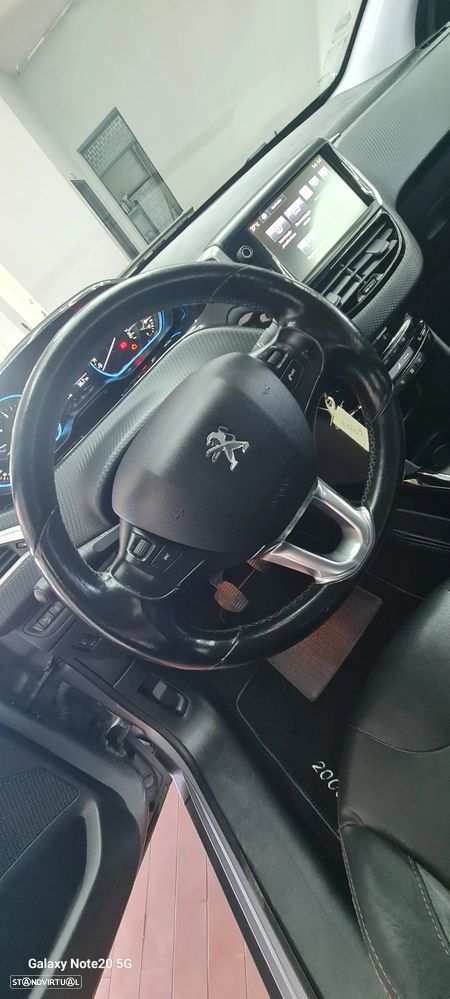 Peugeot 2008 BlueHDi 100 STOP & START Allure - 30