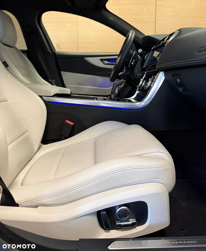 Jaguar XE - 9