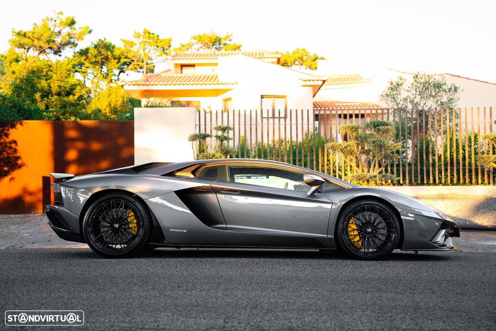 Lamborghini Aventador 6.5 V12 LP740-4 S - 14