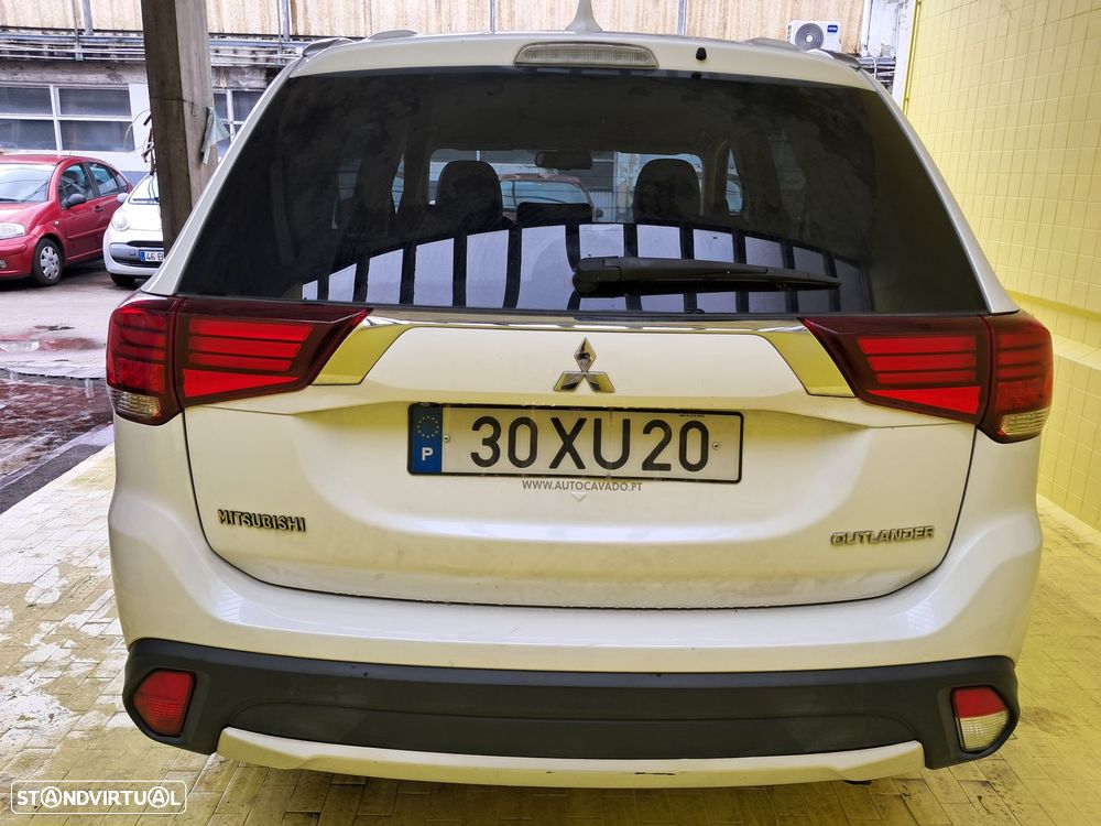 Mitsubishi Outlander 2.2 DI-D Kaiteki - 14