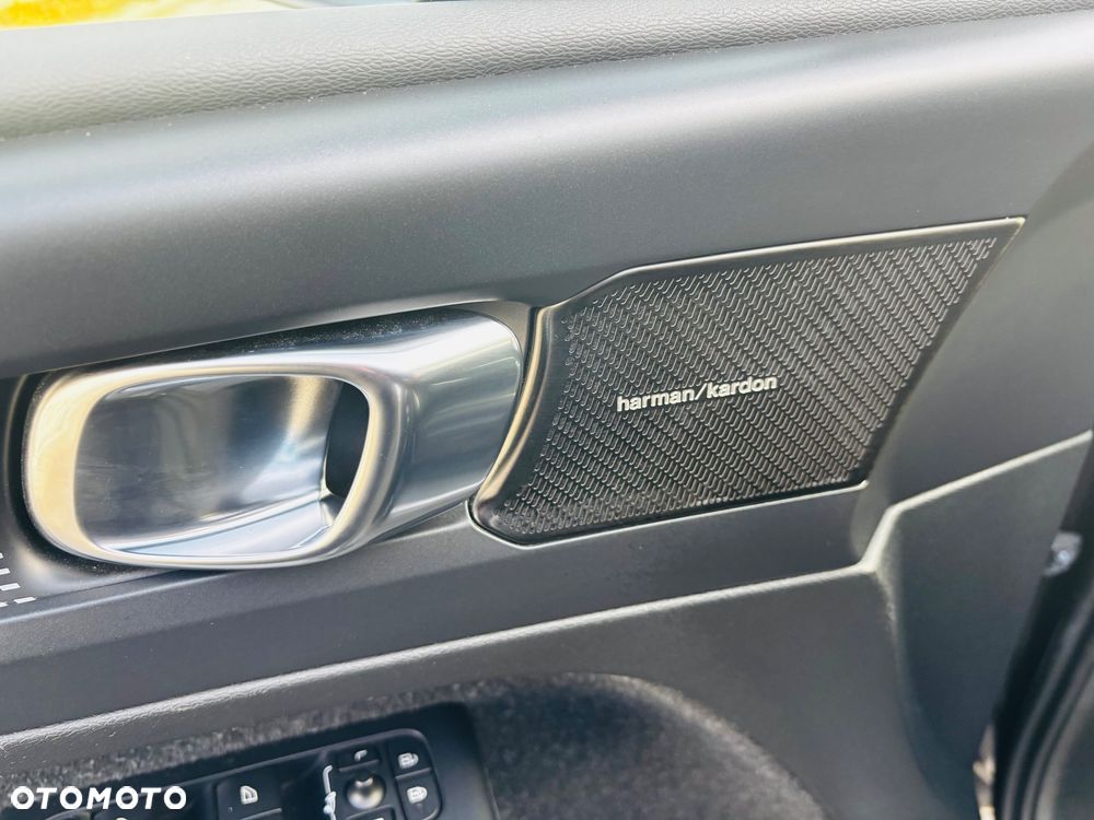 Volvo XC 40 D4 AWD Geartronic R-Design - 21