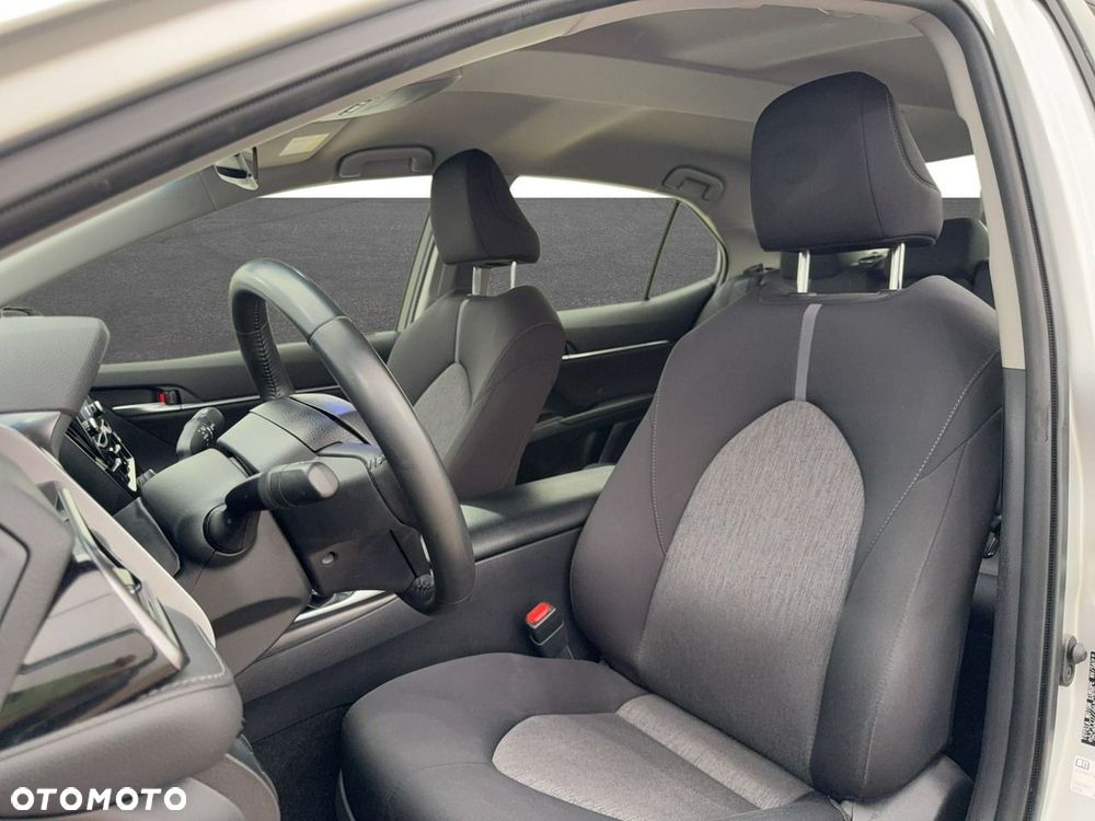 Toyota Camry - 10