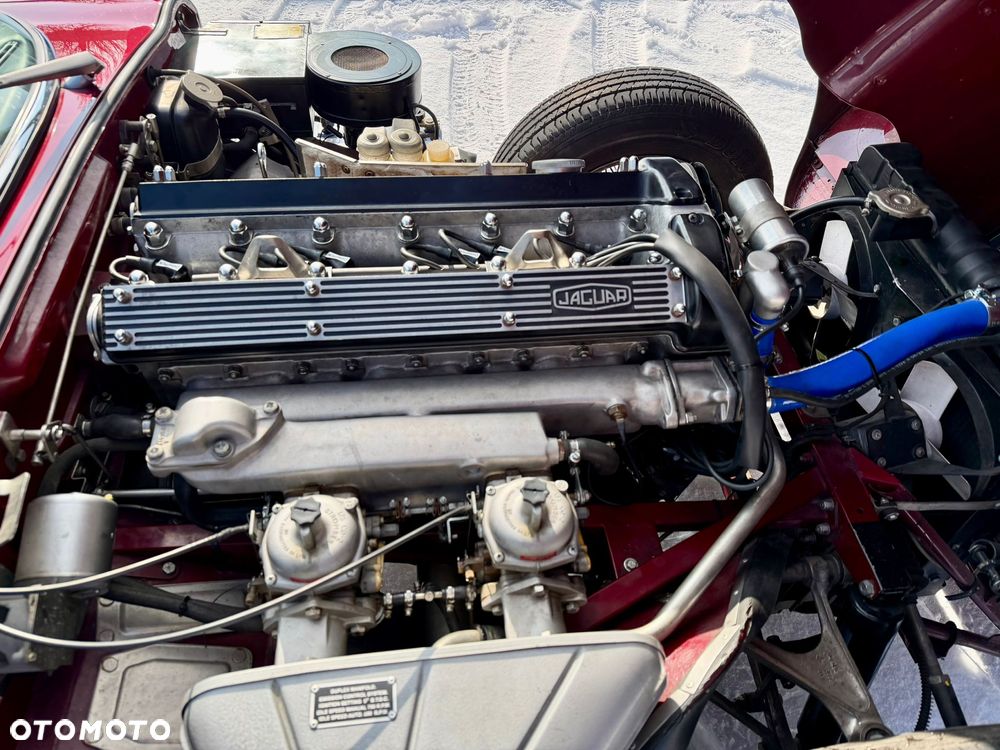 Jaguar E-Type - 14
