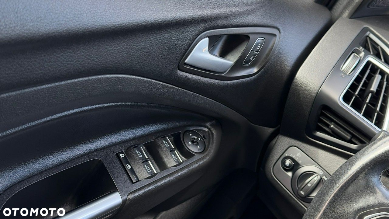 Ford Kuga - 28