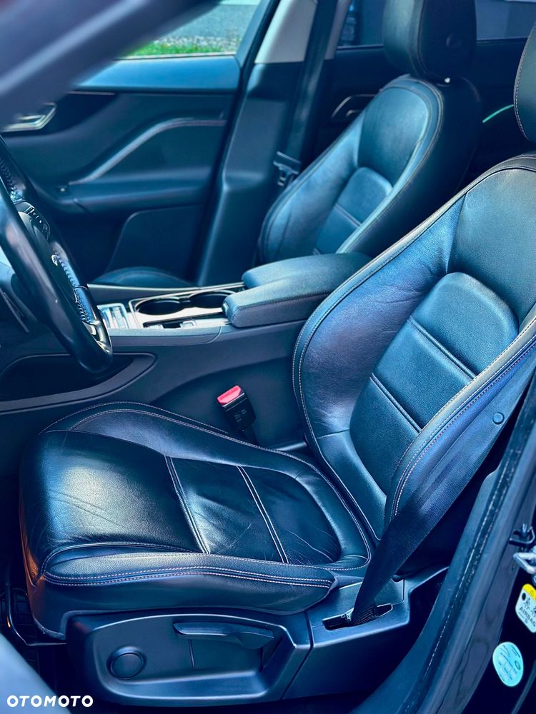 Jaguar F-Pace 20d AWD Prestige - 13