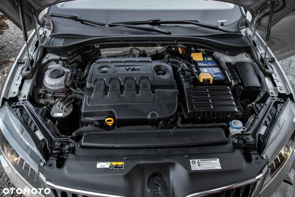 Skoda Superb 2.0 TDI Sportline - 37