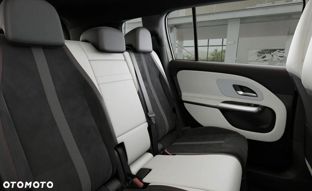 Mercedes-Benz GLB - 13