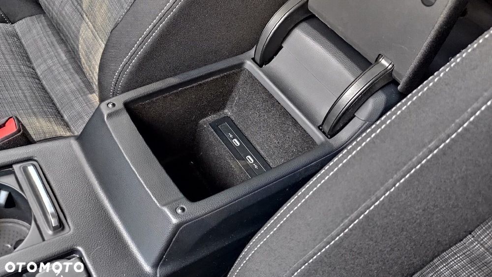 Volkswagen Passat - 27