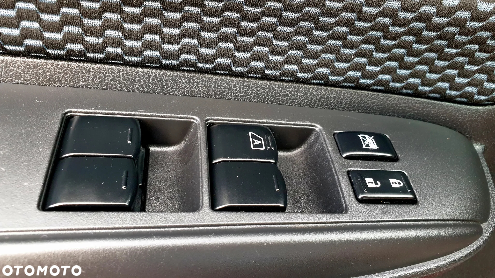 Nissan Note 1.2 Tekna EU6 - 25