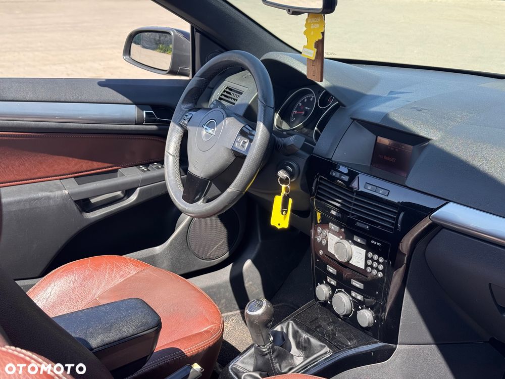 Opel Astra 1.6 Turbo Cosmo - 26
