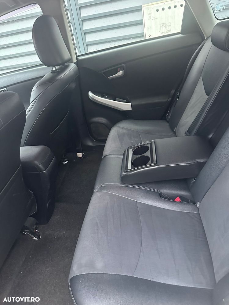 Toyota Prius 1.8 Dual VVT-i Luna - 8