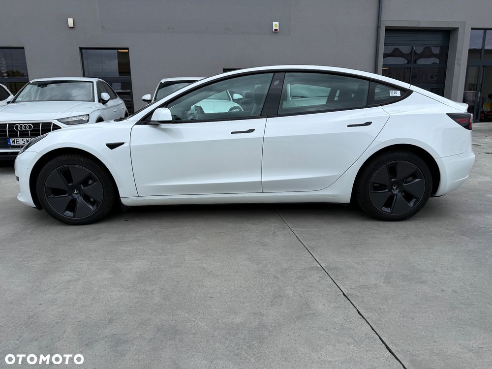 Tesla Model 3 - 3