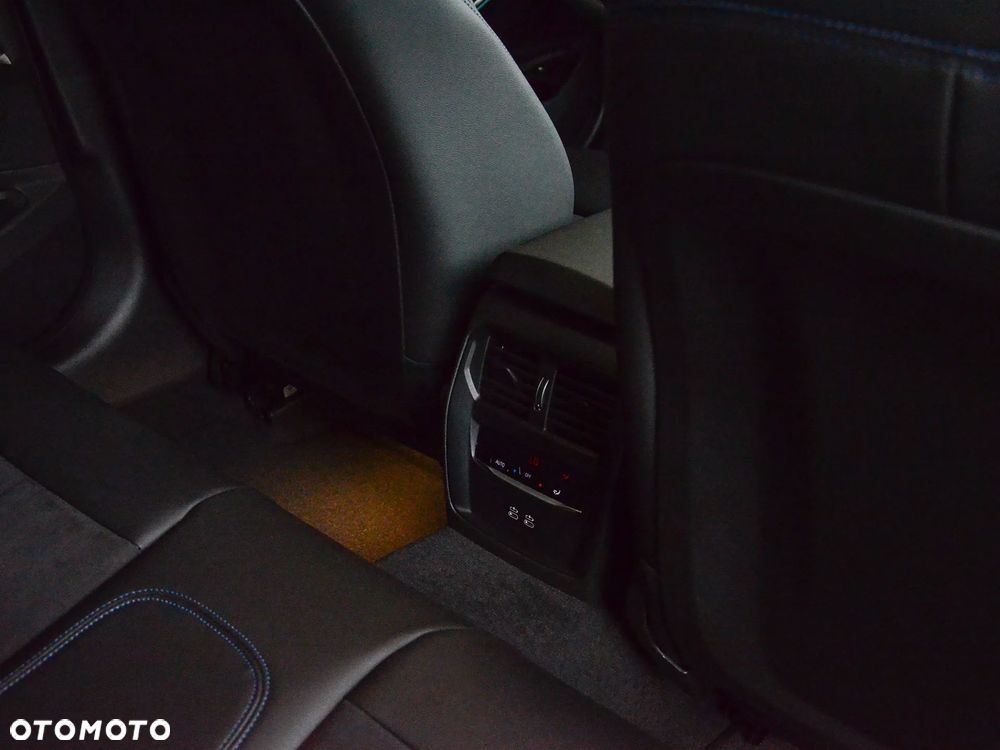 BMW Seria 3 330e PHEV xDrive M Sport sport - 18