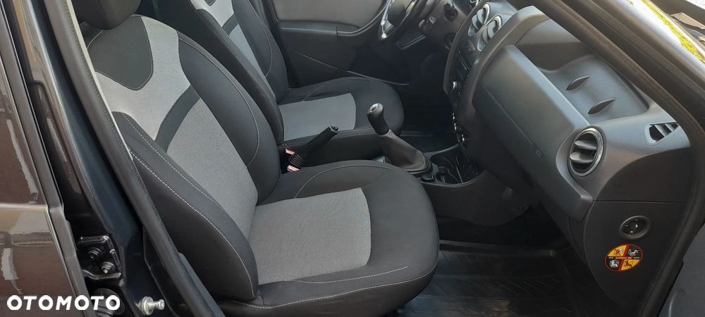 Dacia Duster 1.6 SCe Laureate S&S - 9