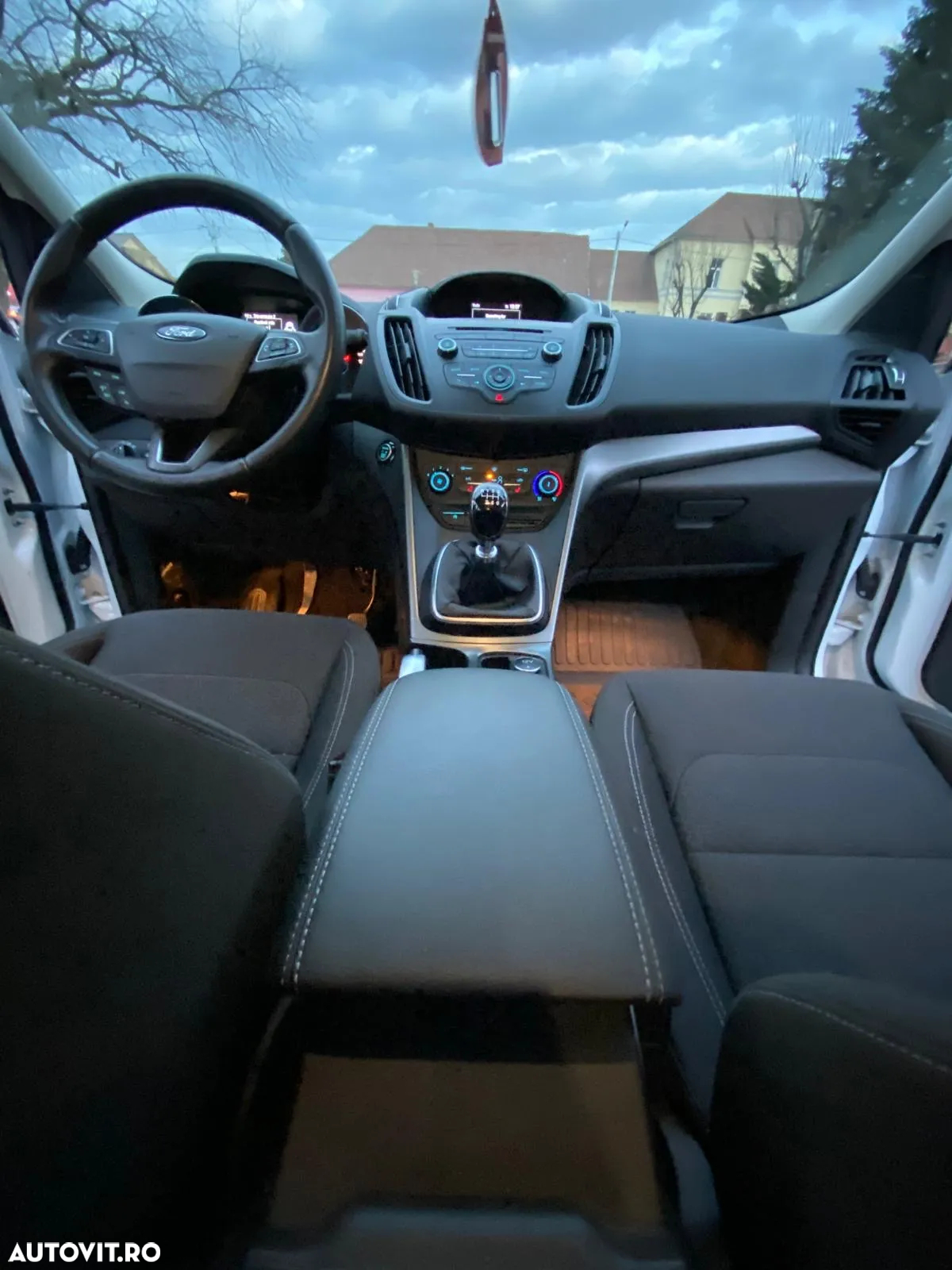 Ford Kuga 1.5 EcoBoost 2x4 Cool & Connect - 5