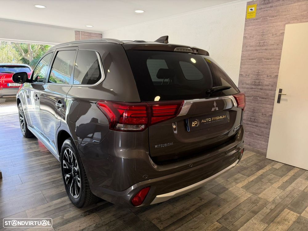 Mitsubishi Outlander 2.0 Instyle Navi - 8