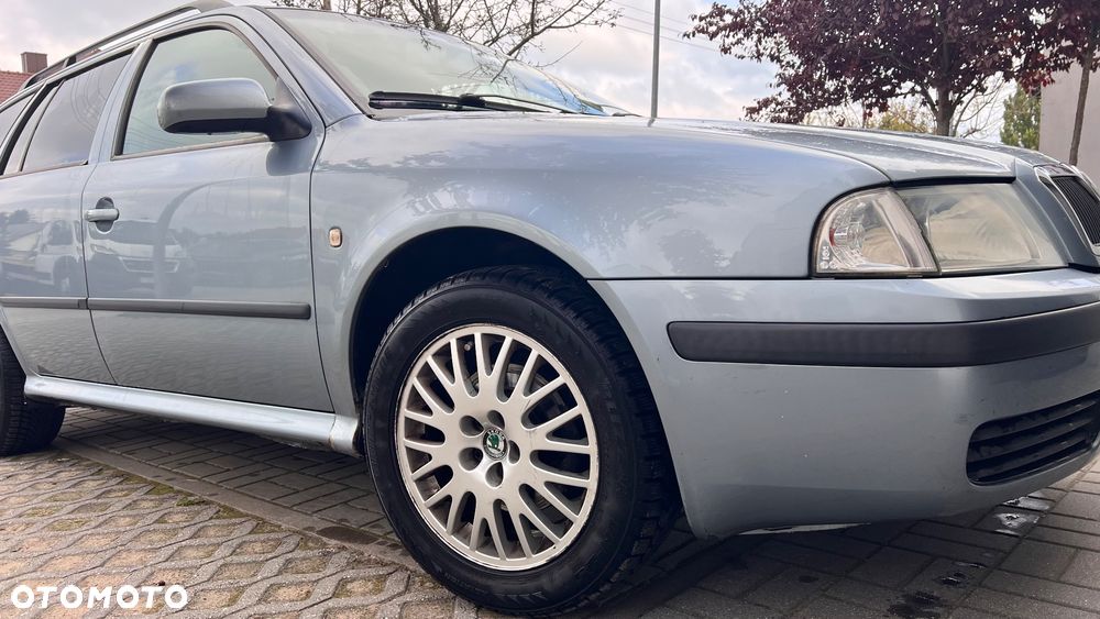 Skoda Octavia 2.0 Combi Elegance - 9