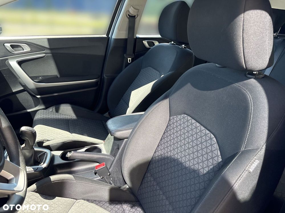 Kia Ceed - 11