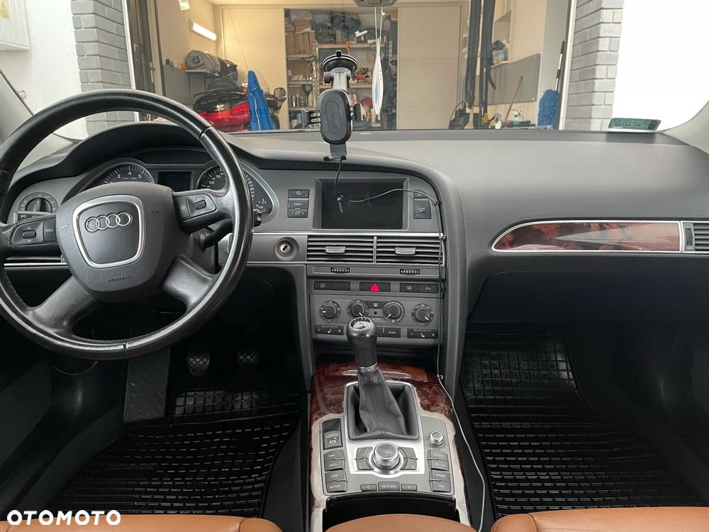 Audi A6 Limousine 2.4 - 8
