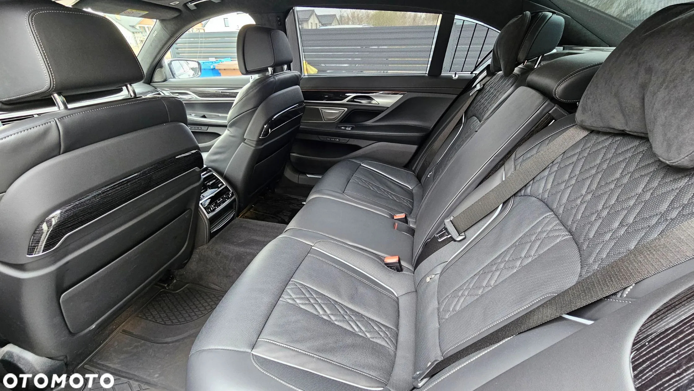 BMW Seria 7 750Li xDrive sport - 17
