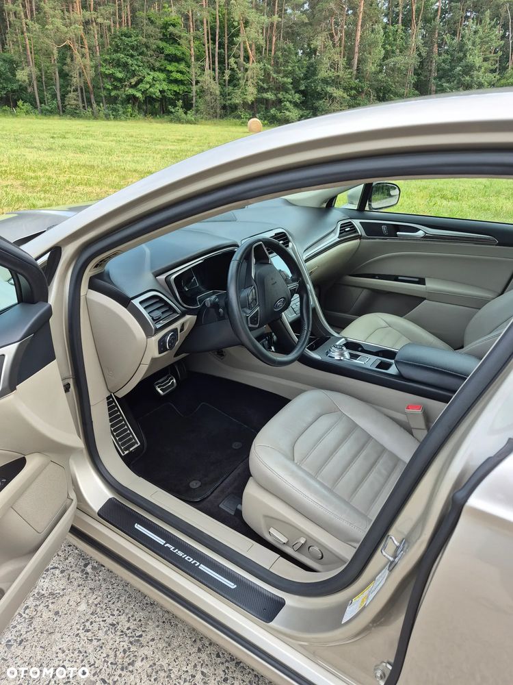 Ford Fusion - 13