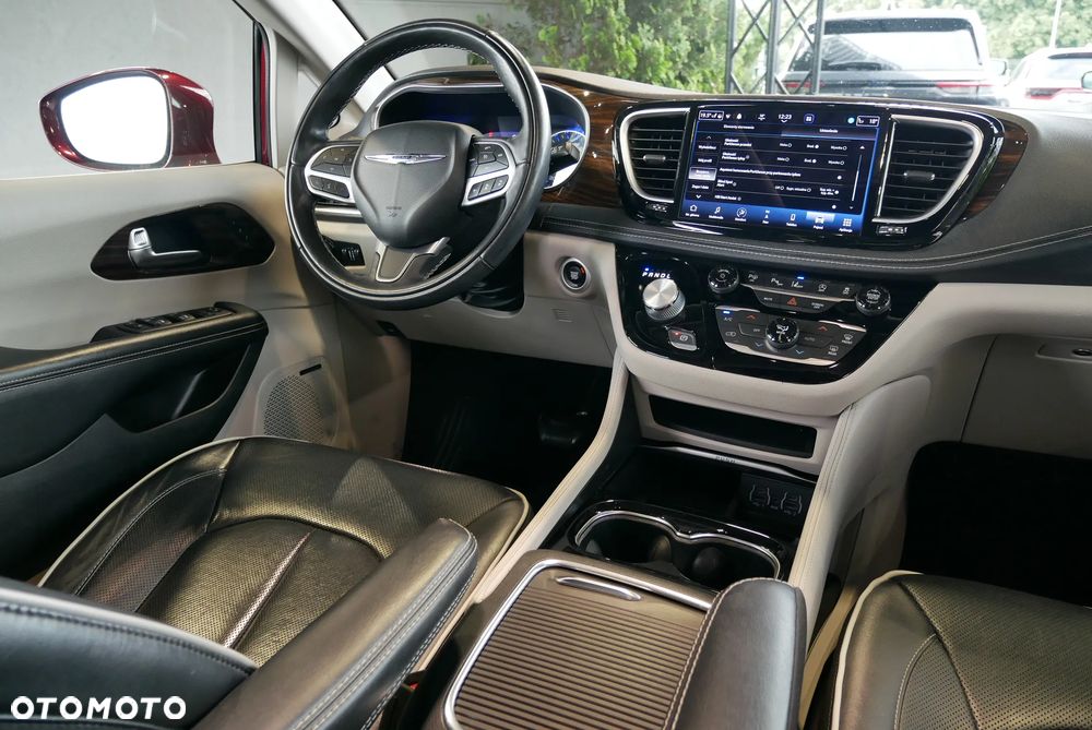 Chrysler Pacifica - 17