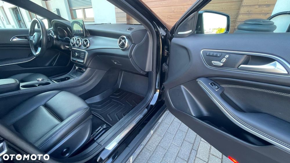 Mercedes-Benz GLA 250 4Matic 7G-DCT AMG Line - 13