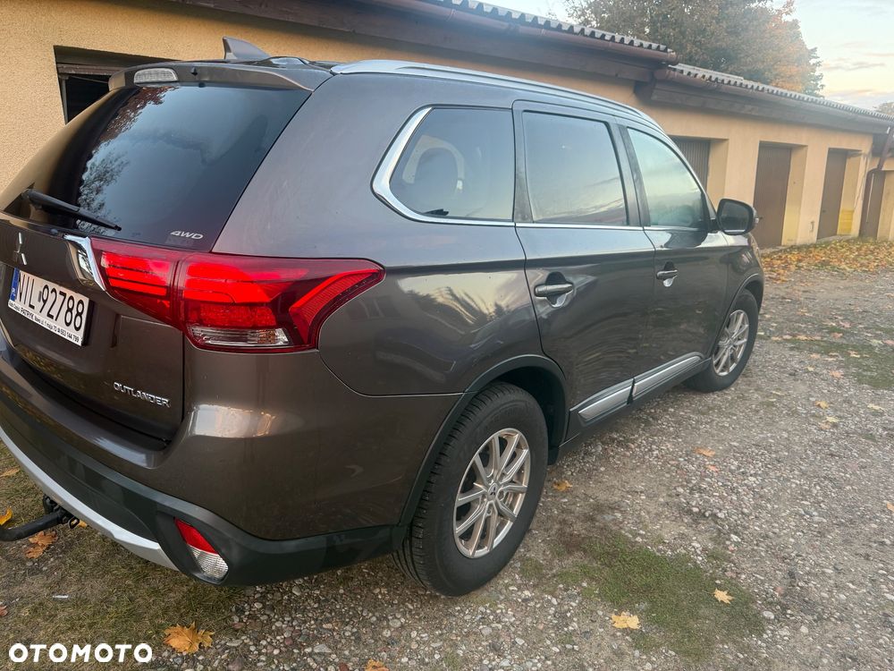 Mitsubishi Outlander 2.2 DID Instyle Navi 4WD - 11