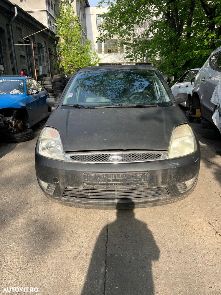 Dezmembrez Ford Fiesta MK5 non facelift negru raptor 1,4 TDCI 2003 carlig tractare - 3