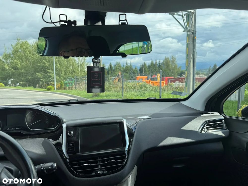 Peugeot 208 HDi 68 Like - 4
