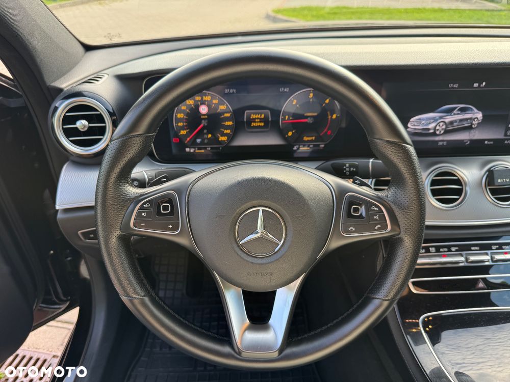 Mercedes-Benz Klasa E 200 d 9G-TRONIC - 27