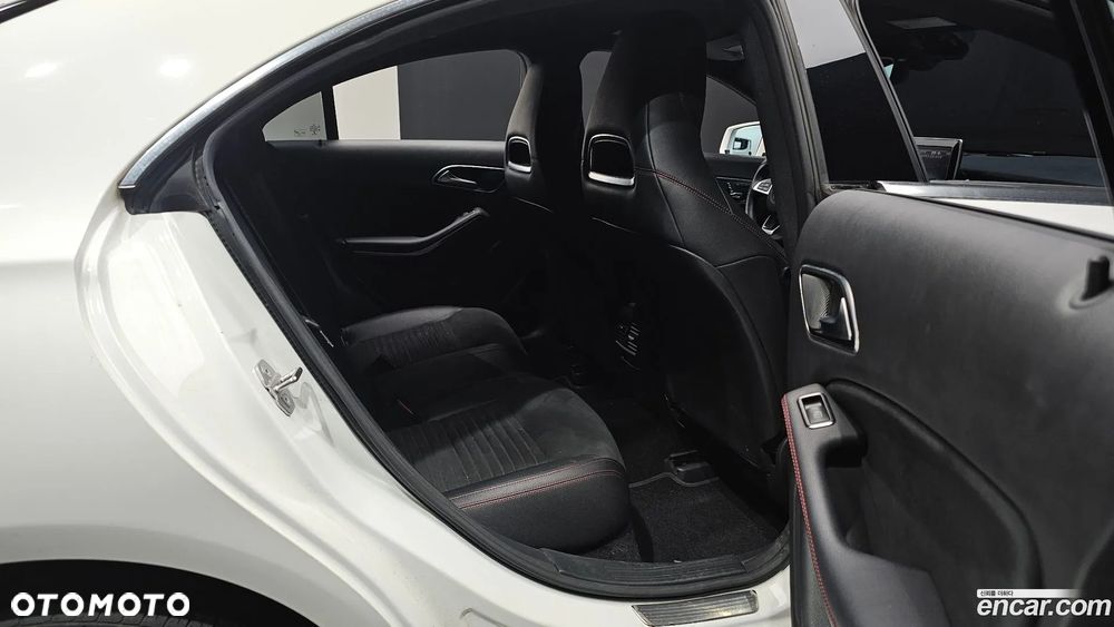 Mercedes-Benz CLA - 26