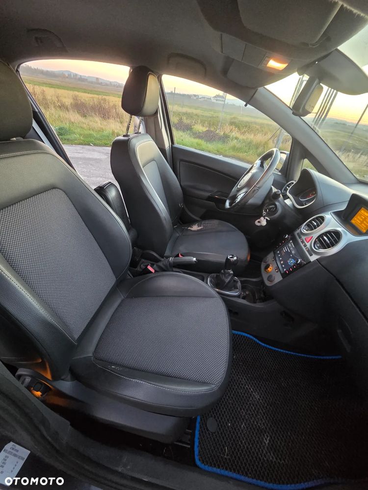 Opel Corsa 1.4 16V Cosmo - 9