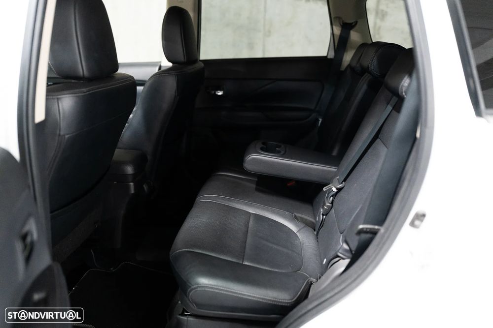 Mitsubishi Outlander 2.0 4WD - 35