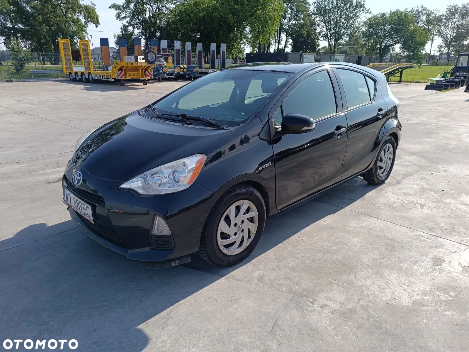 Toyota Prius (Hybrid) - 1