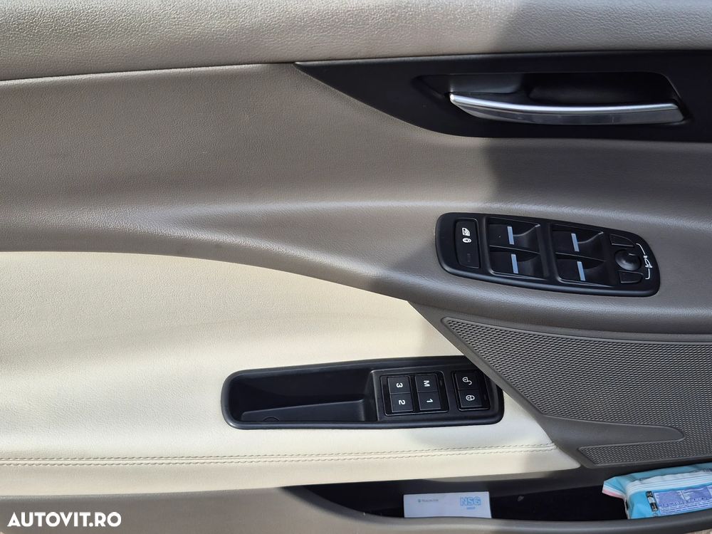 Jaguar XE 20d Aut. Portfolio - 30