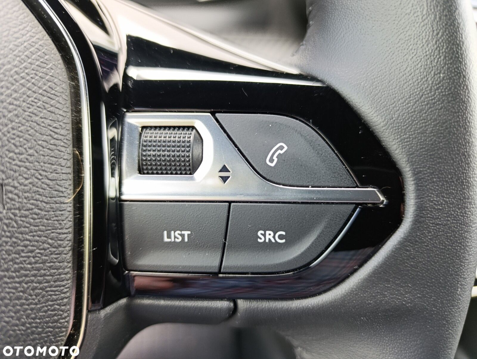 Peugeot 2008 PureTech 100 Allure S&S BVM6 - 25