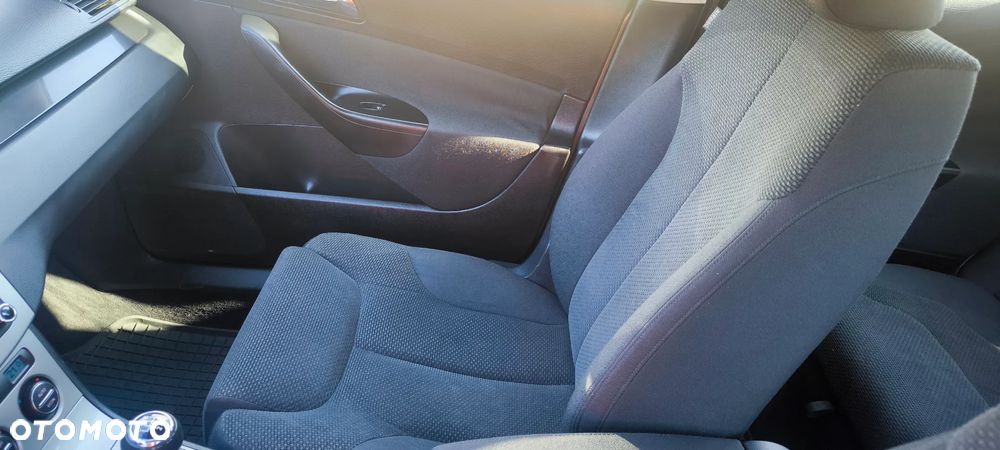 Volkswagen Passat 2.0 TDI Comfortline - 6