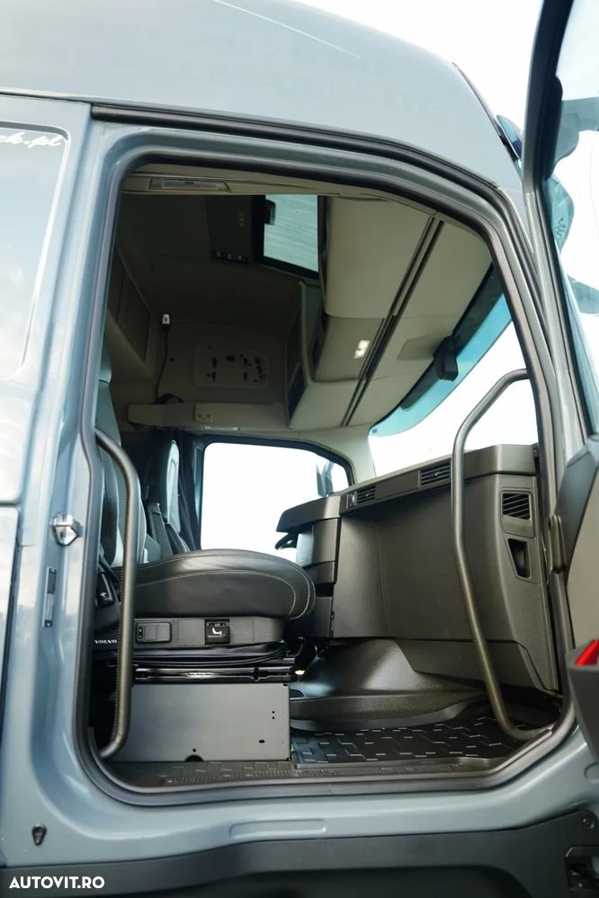 Volvo FH 540 / 6x2 / RETARDER / I-PARK COOL / ÎMPINGĂTOR / PUNTE DE DIRECȚIE / RIDICATIVĂ / SUSPENSIE PNEUMATICĂ / PIELE / IMPORTAT DIN GERMANIA / EURO 6 - 37