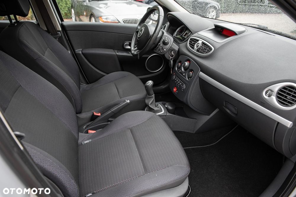 Renault Clio 1.6 16V Privilege - 25