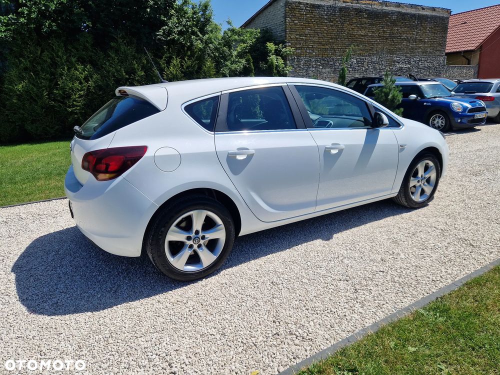 Opel Astra 1.6 Turbo - 18