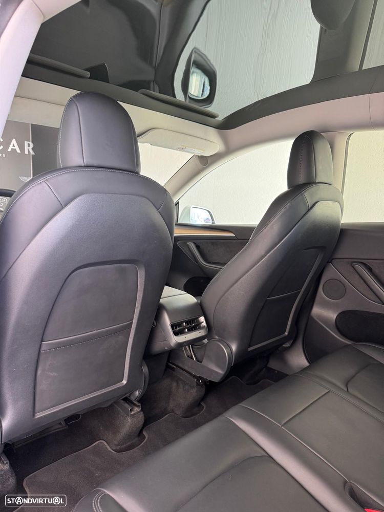 Tesla Model Y Long Range Dual Motor AWD - 16