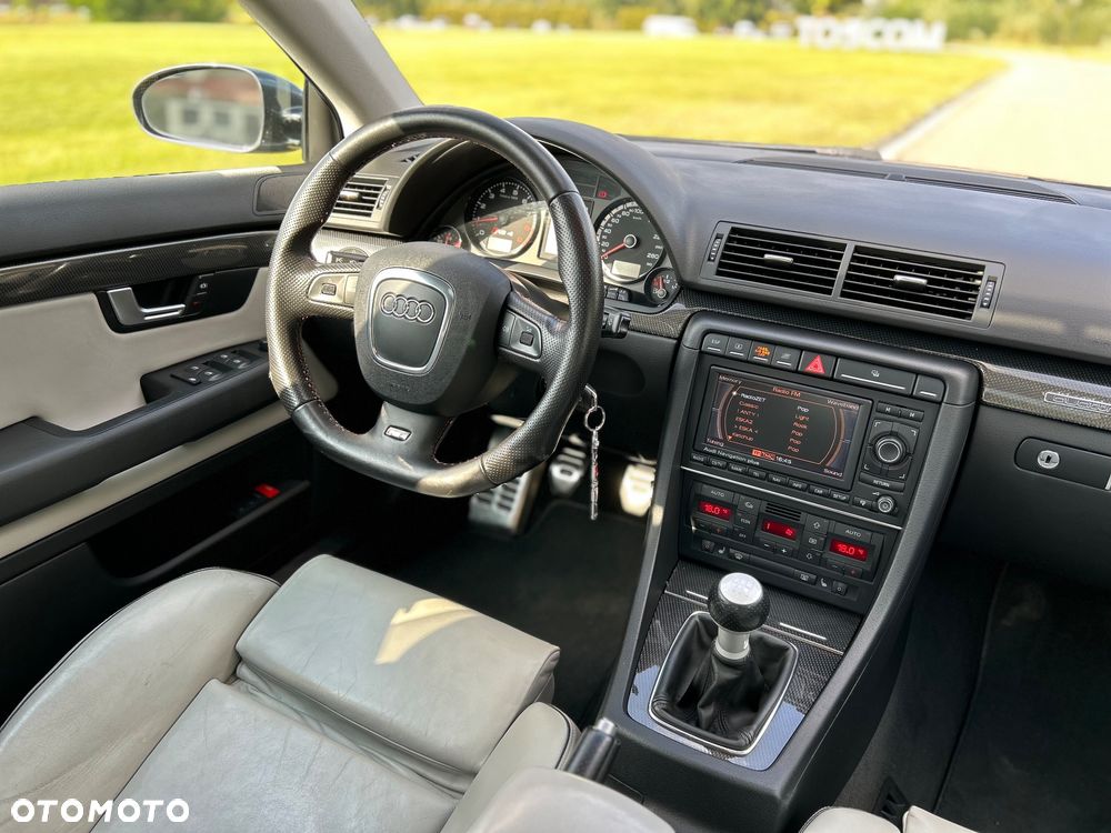 Audi RS4 Limousine - 12