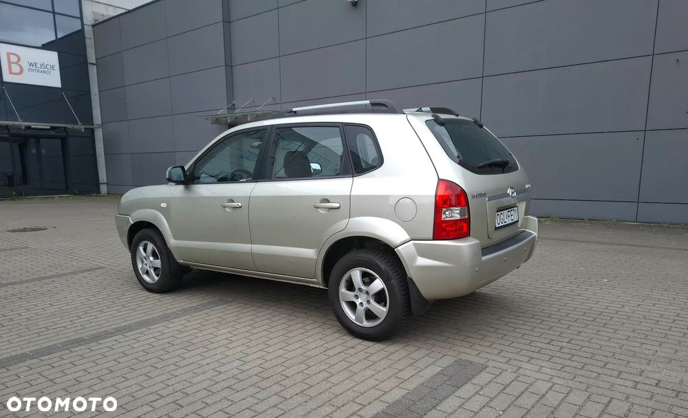 Hyundai Tucson 2.0 Comfort 2WD - 12
