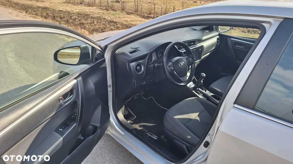 Toyota Corolla 1.6 Comfort - 17