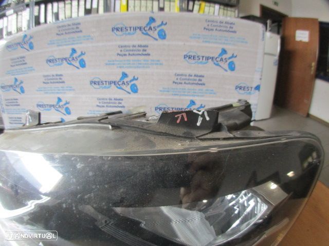 Farol 6C1941005 1EB01203401 VW POLO 6R FASE 1 2014 1.6TDI 90CV 3P VERMELHO ESQ H7 + H7 ORIGINAL HELLA Apoios Partidos - 2