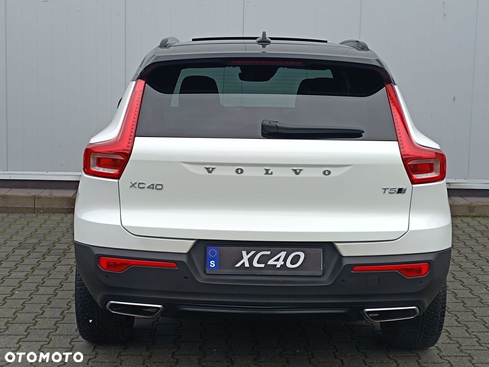 Volvo XC 40 T5 AWD R-Design - 4