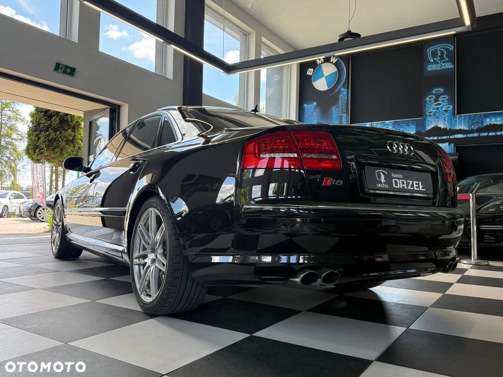 Audi S8 - 9