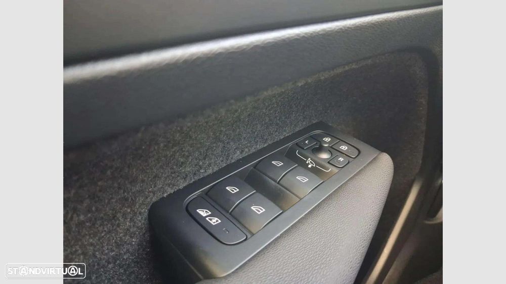 Volvo XC 40 2.0 B3 Plus Dark - 28